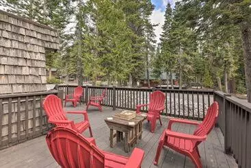کلبه Near Skiing & Hiking: Carnelian Bay Cabin