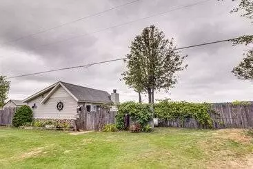 Little Traverse Lake Cottage: Beach Access & Dock!