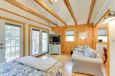 بيت ريفى East Otis Vacation Rental W/ Private Deck & Bbq!