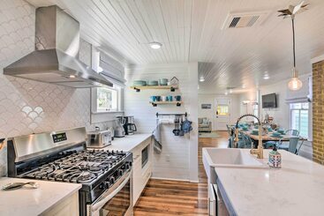 Сельский дом Walk To The Strand: Historic Galveston Home!