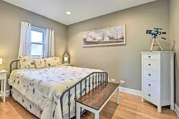 Mökkimajoitus Lakefront Home W/ Game Room, Theater & Dock!