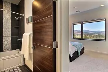 Mökkimajoitus Pahto S Retreat  Luxe White Salmon Home: Hot Tub