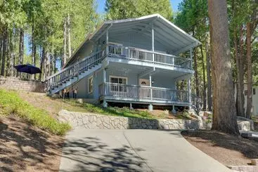 Mökkimajoitus 12 Mi To Apple Hill: Family Friendly Cabin Retreat