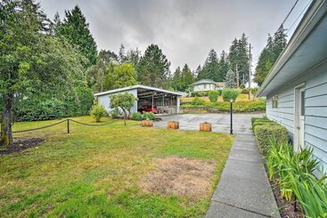 Vakantiehuisje Quiet Beachfront Family Home W/ Mt. Rainier Views!