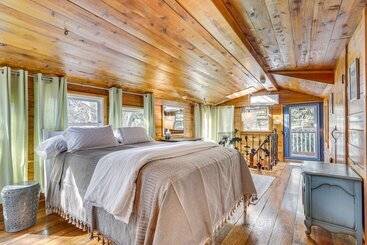 بيت ريفى The Bird House Lush Bungalow, Steps From Ocean!