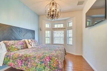 Dom wiejski Tropical Canalfront Escape With Decks & Dock!