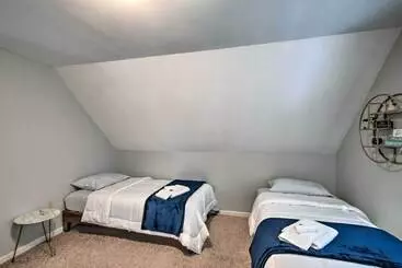 Mökkimajoitus Charming Saco Home W/ Deck, 5 Mi To Beach!