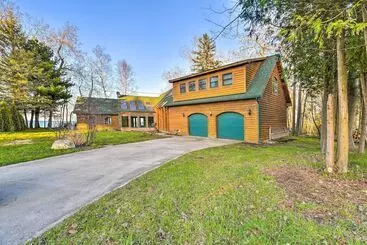 Mökkimajoitus Lakefront Applegate Retreat W/ Private Beach!