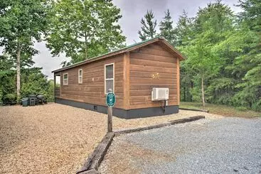 Mökkimajoitus Mill Spring Cabin Near Parker Binns Winery!