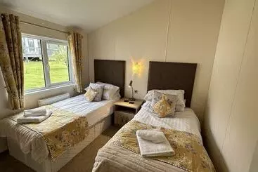 Lomakeskus Escape Holidays Limited