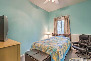 별장 Secluded Bear Lake Getaway W/ Fire Pit & Porch!