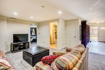 茅舍 Spacious Mariposa Cabin W/ Deck & Private Hot Tub!