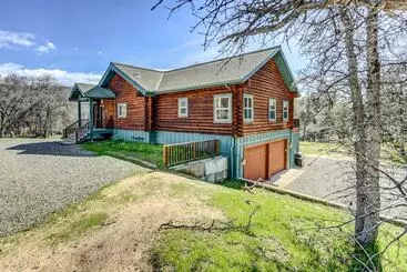 コテージ Spacious Mariposa Cabin W/ Deck & Private Hot Tub!