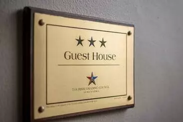 تختخواب و صبحانه Admirals Lodge Guest House And Brightways Self Catering Apartments