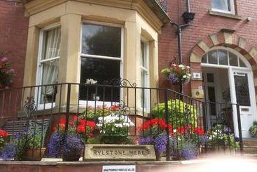 تختخواب و صبحانه Rylstone Mere