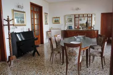 مسافرخانه Ancelle Sorrento Casa D Accoglienza