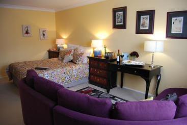 בית מלון כפרי Cutmore Cottages - L'auberge Angara