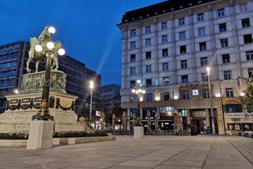 Hotel Five Points Square  City Center