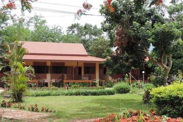 בית מלון כפרי Khunnam Rimtarn Resort