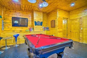 コテージ A Beautiful View Cabin: Game Room & Hot Tub