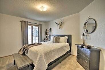 بيت ريفى Charming Joliet Ranch House On A Working Farm