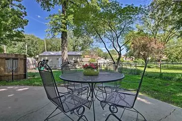 コテージ Cute Emporia House   Mins To Downtown & Esu!