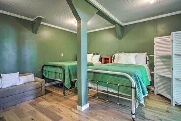 Mökkimajoitus Gatlinburg Cabin W/ Indoor Hot Tub & Game Room!