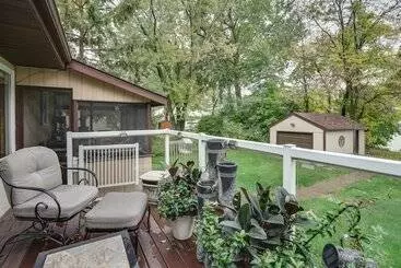 Mökkimajoitus Hugo Home, Direct Lake Access & Private Dock!