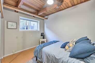 コテージ Mckees Beach House W/ Ocean Views, Hot Tub!