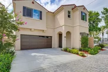 Mökkimajoitus Pet Friendly Paramount Home, 16 Mi To Los Angeles!