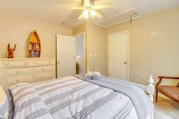 بيت ريفى Large Deck & Fire Pit: Secluded Pocono Lake Home