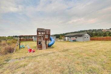 Quinta ou Casa Rural Serene Sequim Retreat W/ Deck: Pets Welcome!