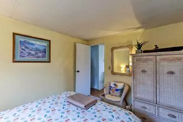 Mökkimajoitus The Little Orca S   Short Walk To The Beach!