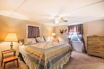 Mökkimajoitus Waterfront House W/ Boat Slip On Lake Eufaula!