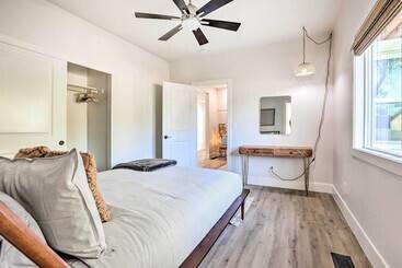 بيت ريفى Boho Chic Folsom Retreat: Walkable Location!