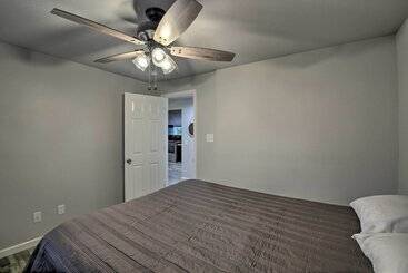 Vidéki Ház Bright Cabin W/ Spacious Deck And Fire Pit!