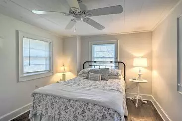 コテージ Coastal, Walkable Home In Historic Southport!