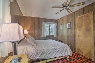 קוטג'' Cozy Adirondacks Cabin: Walk To Lake Eaton!