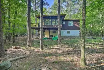 コテージ Cozy Adirondacks Cabin: Walk To Lake Eaton!