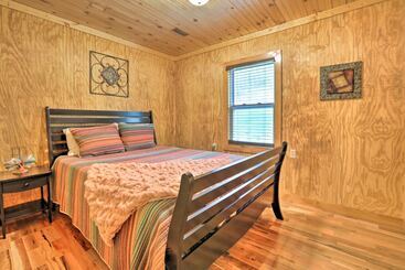 بيت ريفى Cozy Creekside Cabin ~ 24 Mi To Red River!