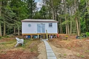 Hartford Cottage W/ Private Beach On Bear Pond!