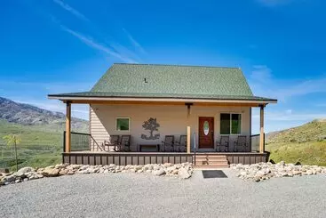 Mökkimajoitus Pateros Home W/ Deck, 7 Mi To Alta Lake Park!