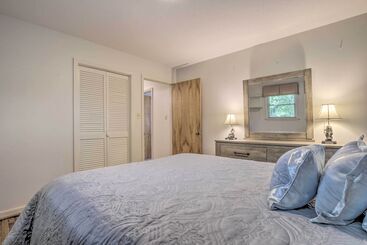 קוטג'' Peaceful Durham Retreat On Pond With Huge Deck!