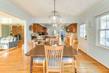 コテージ Tranquil River House W/ Grill & Views, Near Town!