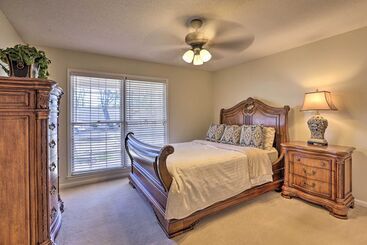 별장 Quiet Dothan House With Fenced Yard + Fire Pit!