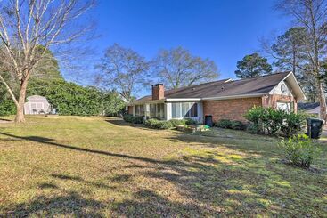 Landhus Quiet Dothan House With Fenced Yard + Fire Pit!