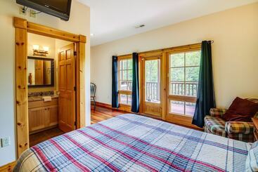 コテージ Quiet Gatlinburg Cabin W/ Lookout Decks & Hot Tub!