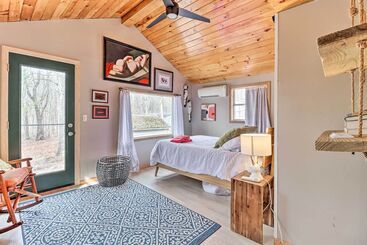 Сельский дом Pocono Home W/ Fire Pit: 1 Mi To State Forest!