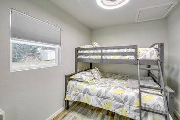 Vidéki Ház Royal Cabin W/ Fire Pit & Wraparound Deck!