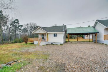 Hus på landet Royal Cabin W/ Fire Pit & Wraparound Deck!